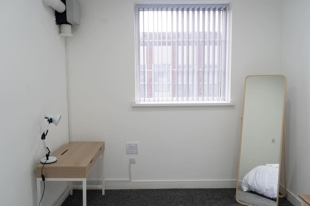 Stylish 1 Bed Apartment In Newly Refurbished Building W/ Parking & Wi-Fi Birmingham Kültér fotó