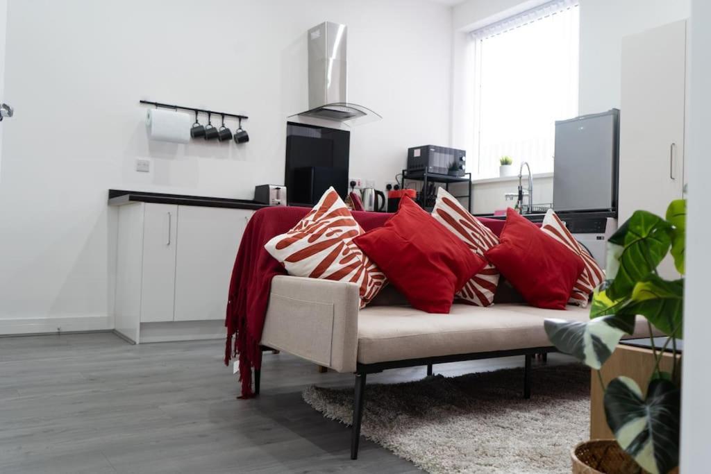 Stylish 1 Bed Apartment In Newly Refurbished Building W/ Parking & Wi-Fi Birmingham Kültér fotó